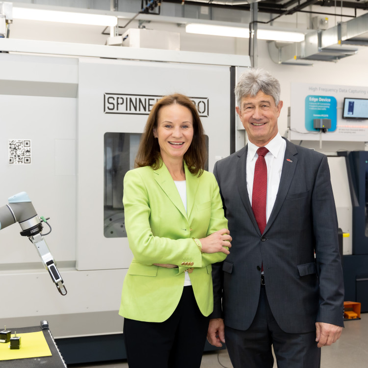 Foto vom Album Neue CEO von Siemens Österreich zu Besuch