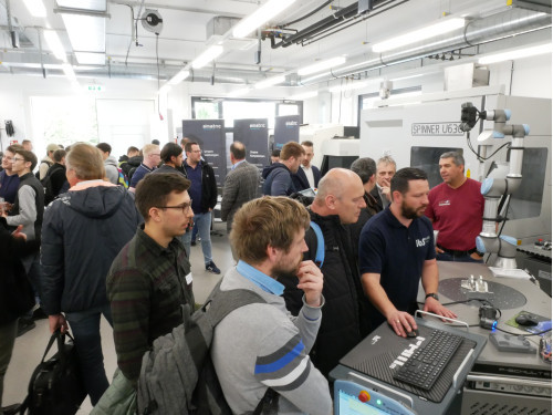 Vorschaubild 3 vom Album Robotics on Tour