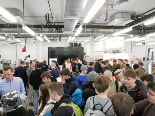 Vorschaubild 1 vom Album Robotics on Tour