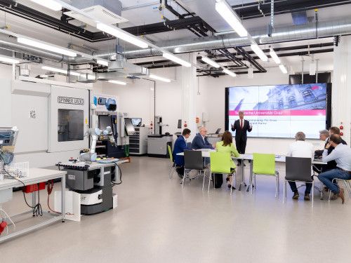 Vorschaubild 2 vom Album Neue CEO von Siemens Österreich zu Besuch